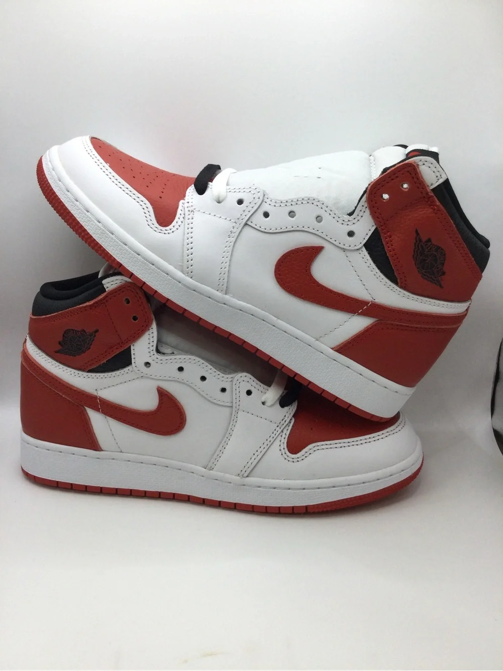 Nike Air Jordan 1 Retro High White & Red Kids Sneaker